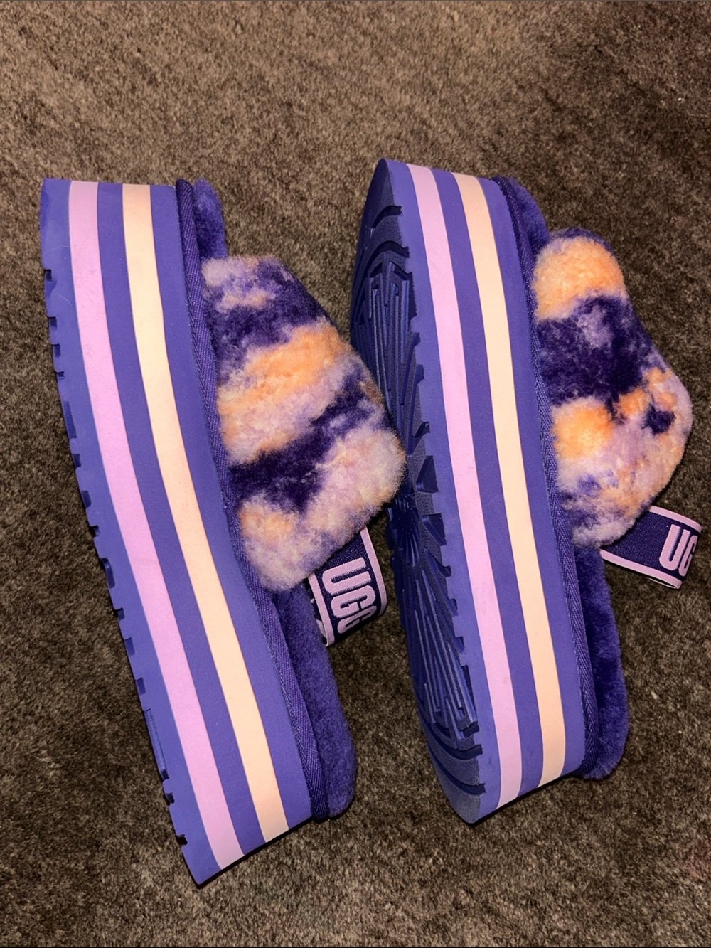 UGG Women’s Purple Tie-Dye Fluff Platform Slide with Cream Accents - Picture 4 of 8